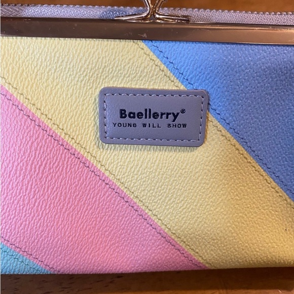 Color block wallet/wristlet - Picture 2 of 6